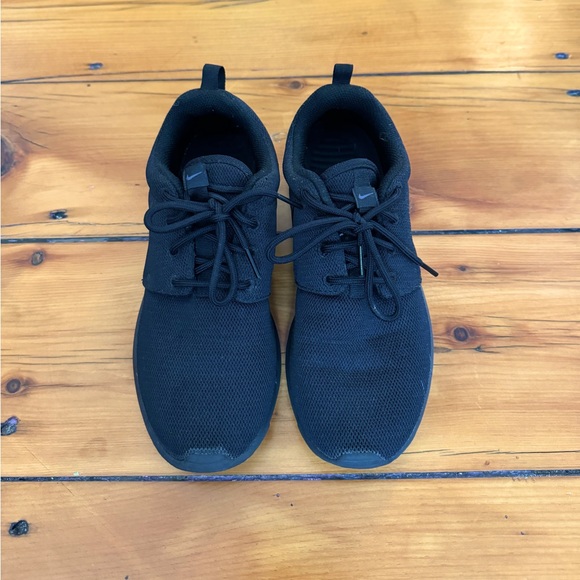Nike Roshe Running Shoes - Picture 1 of 5